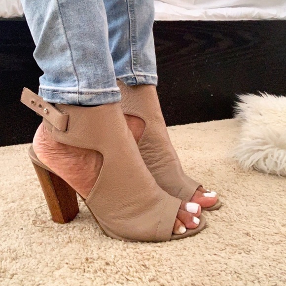 Vince Shoes - Vince | Faye tan open toe block heels booties